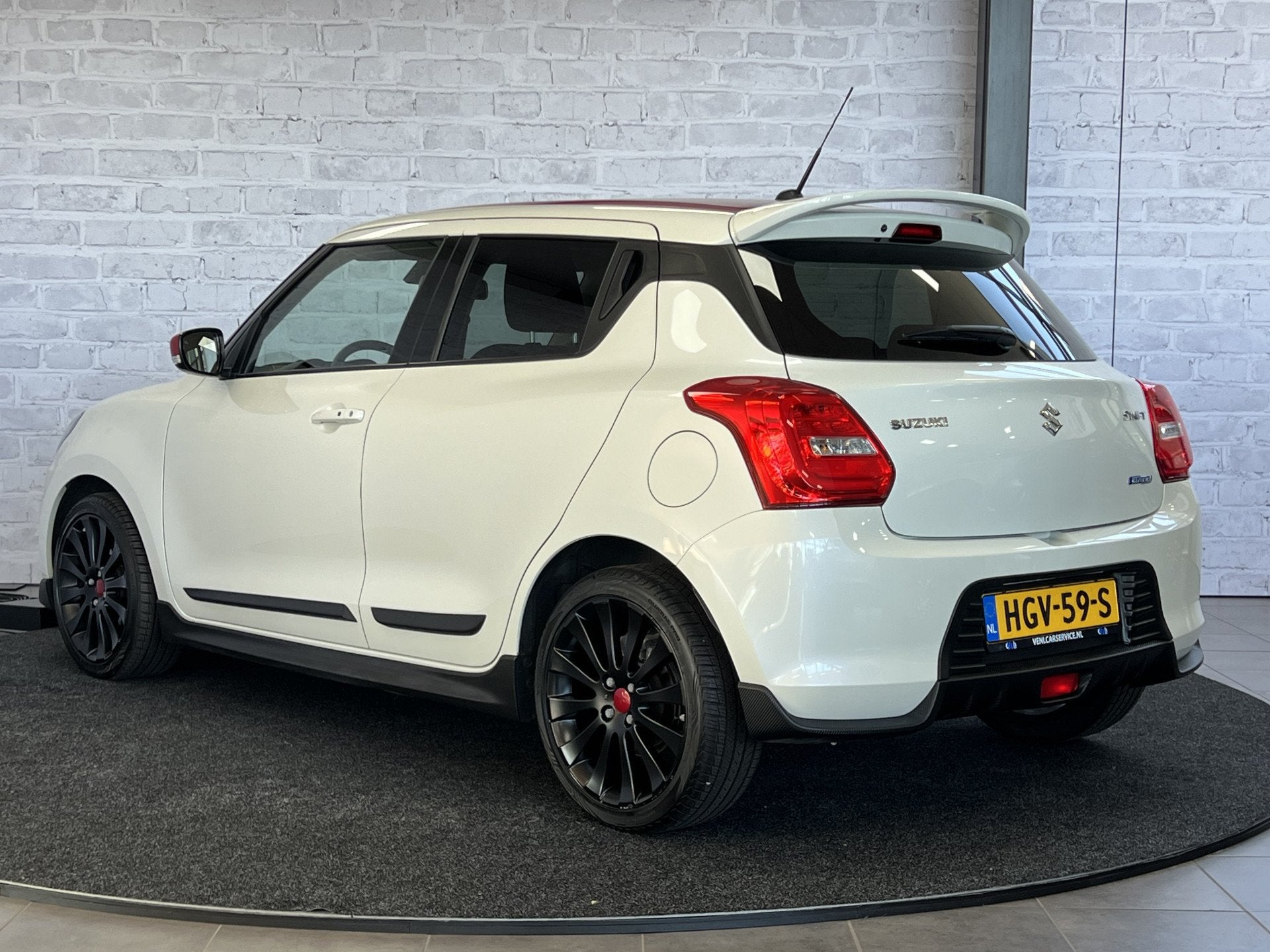 Suzuki Swift 1.0 Style Smart Hybrid Sportline Carplay Stoelv, Auto's, Suzuki, Voorwielaandrijving, Stof, Gebruikt, 850 kg