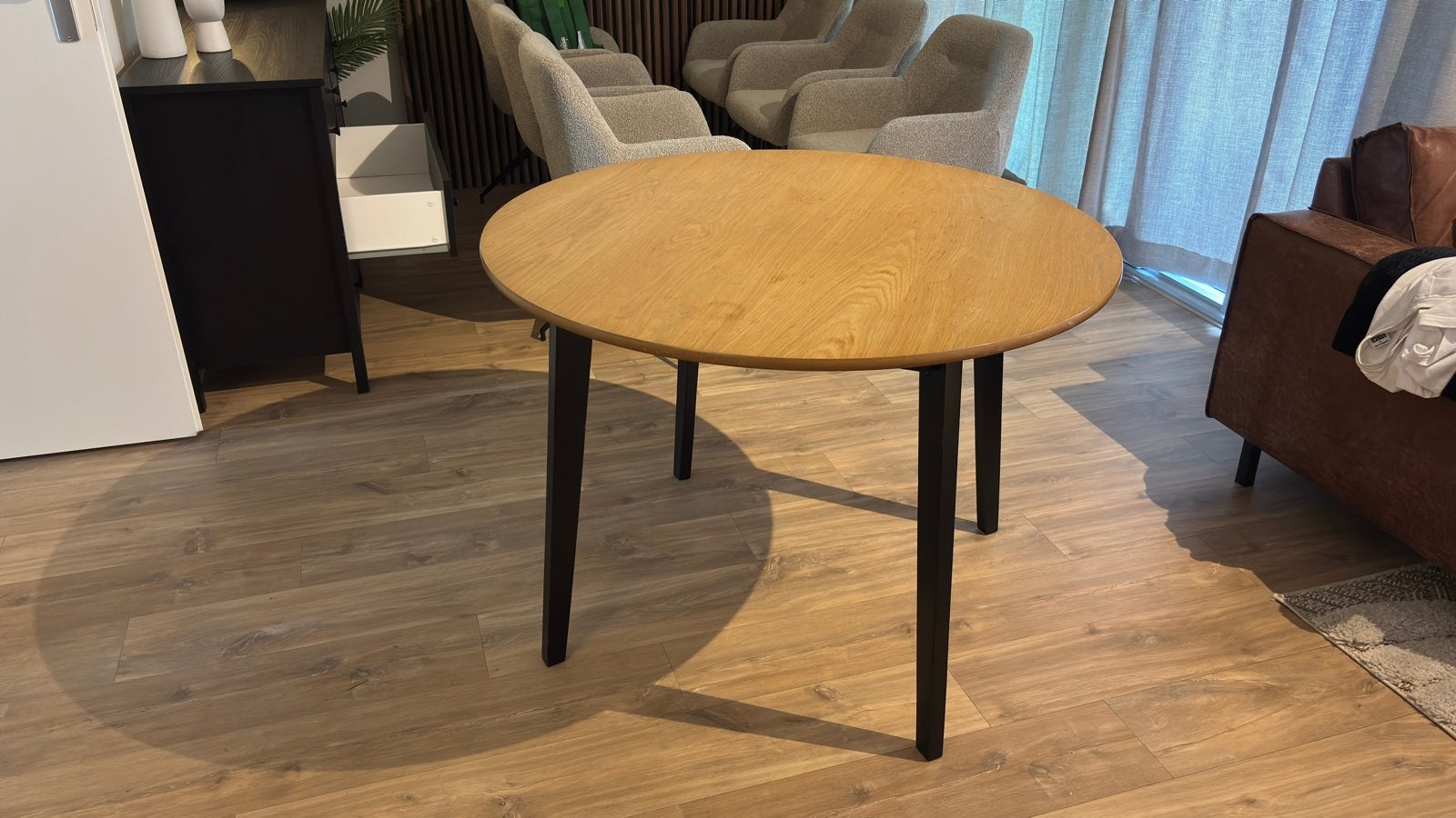 Jysk ronde eettafel (105cm) - evt. met 4 kuipstoelen, Huis en Inrichting, Ophalen, 100 tot 150 cm, Rond, Zo goed als nieuw