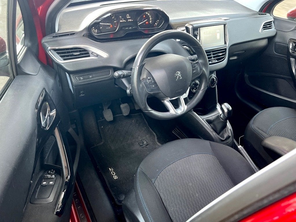 Foto 7 van Peugeot 208 1.2 5D NAP Airco Navi scherm Trekhaak CarPlay Nw