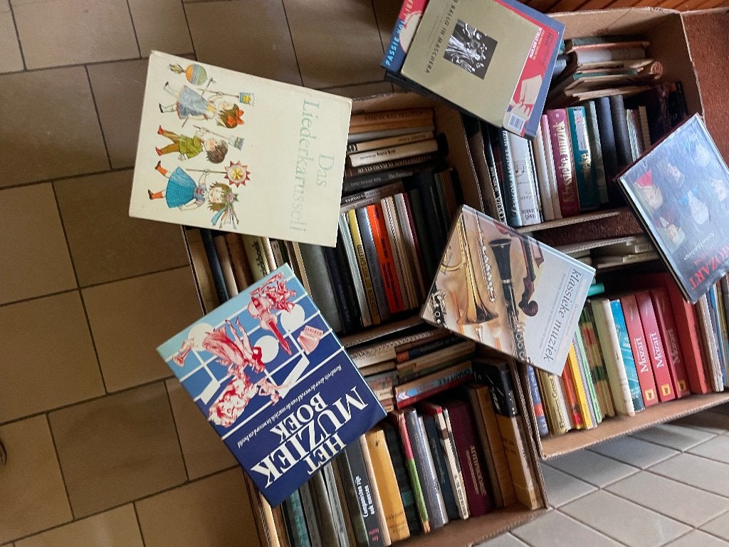 Diverse Muziekboeken - 4 dozen, Ophalen, Gelezen