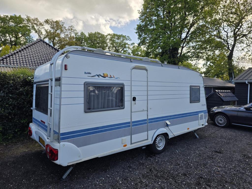 Hobby caravan 495, Caravans en Kamperen, Caravans, Particulier, tot en met 4, Rondzit, Hobby, Dwarsbed, Frans bed, 4 tot 5 meter