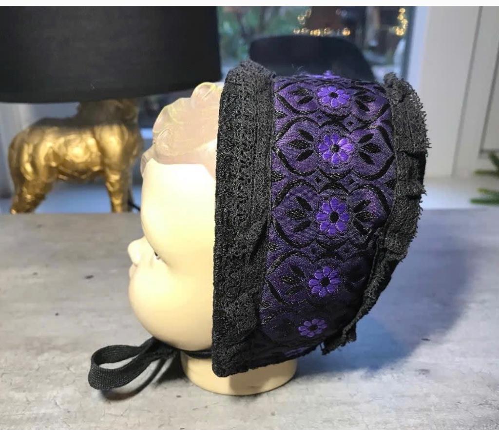 Antiek folklore poppenmutsje, Ophalen of Verzenden, Zo goed als nieuw, X, Kleertjes
