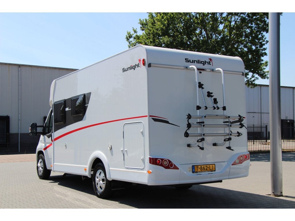 Sunlight T 65 - 140PK EURO 6 - VAST BED + HEFBED - 5 GORDELS, Caravans en Kamperen, Sunlight, Ringverwarming, Fiat, Bedrijf