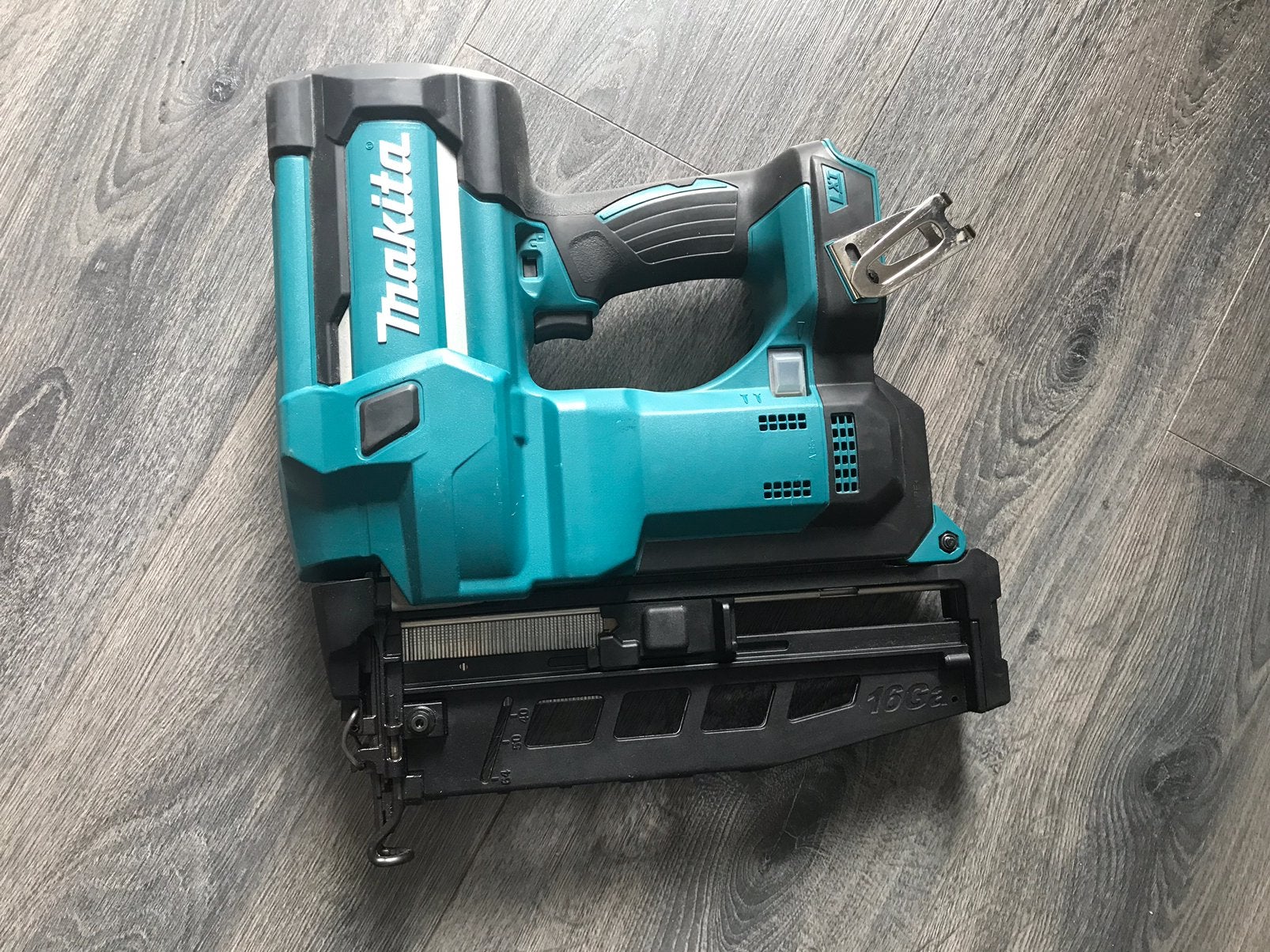 Makita tacker DBN600RTJ, Doe-het-zelf en Verbouw, Gereedschap | Boormachines, Ophalen, Zo goed als nieuw