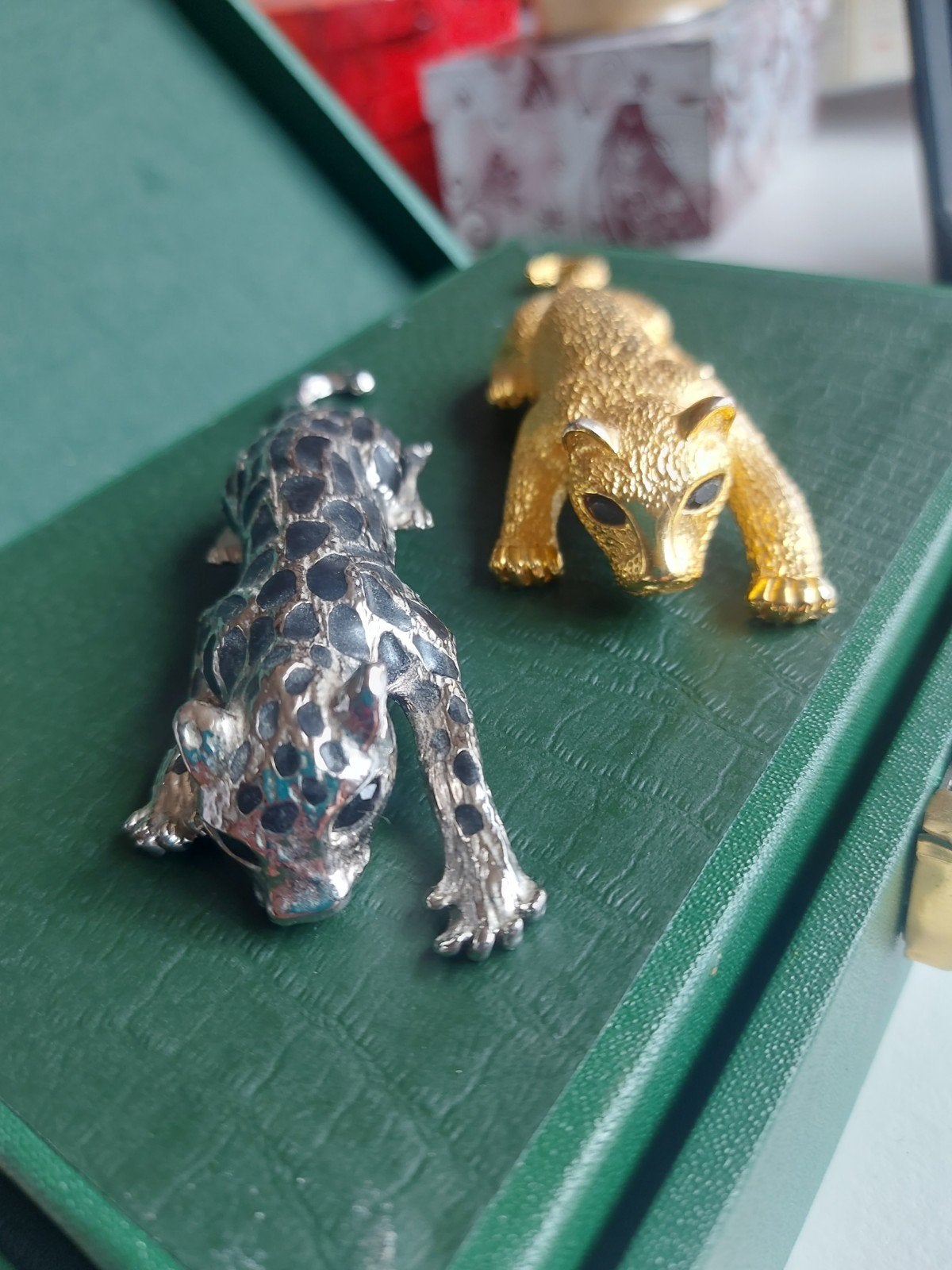 2x Vintage Panter Broche Zilver Goud kleur, Ophalen of Verzenden, Zo goed als nieuw, Goud, Overige materialen
