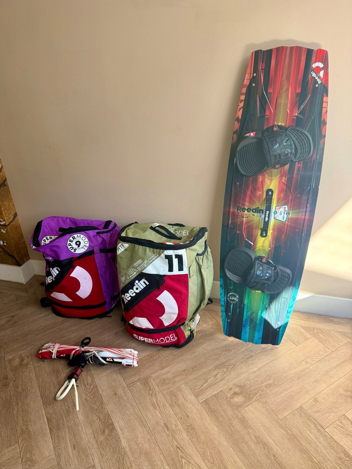 Complete Kitesurf Set: Reedin Kites, Board, Bar & Lijnen, Kitesurf-set, Twintip, Zo goed als nieuw, 11 m²