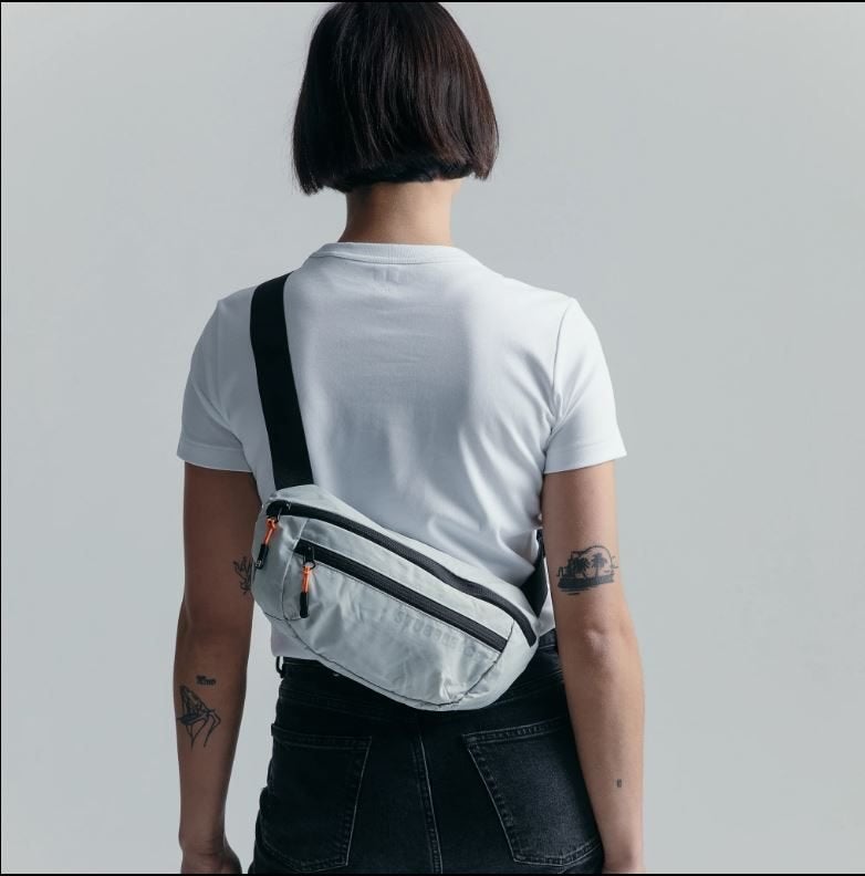 Iskin ultra-light sling style shoulder pack (nieuw), Computers en Software, Laptoptassen, 12 inch of minder, Overige typen, Nieuw