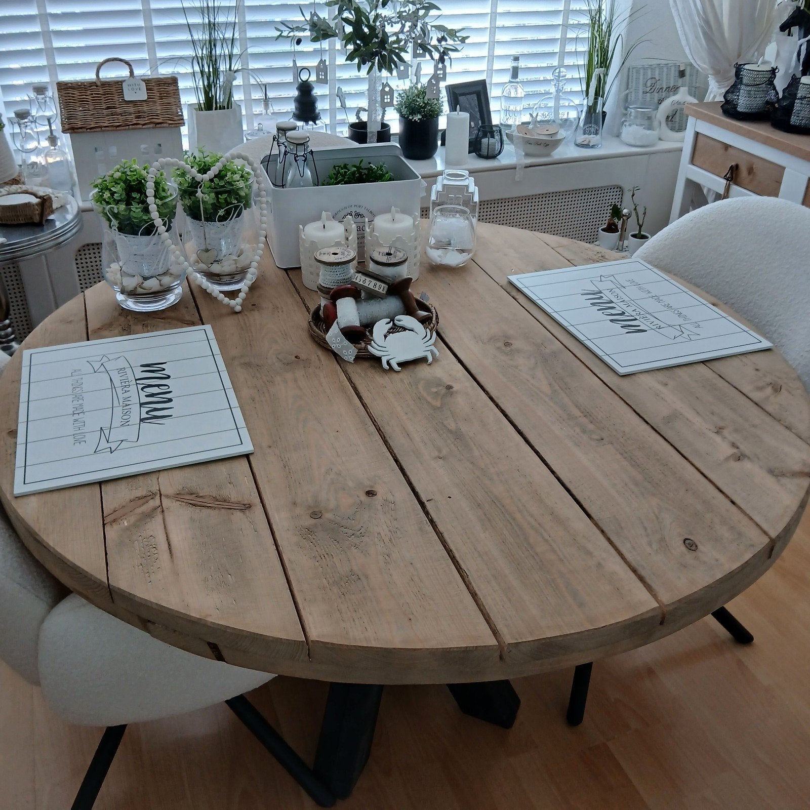 Ronde tafel met zwarte kruispoot, Ophalen, Rond, Vier personen, Overige houtsoorten
