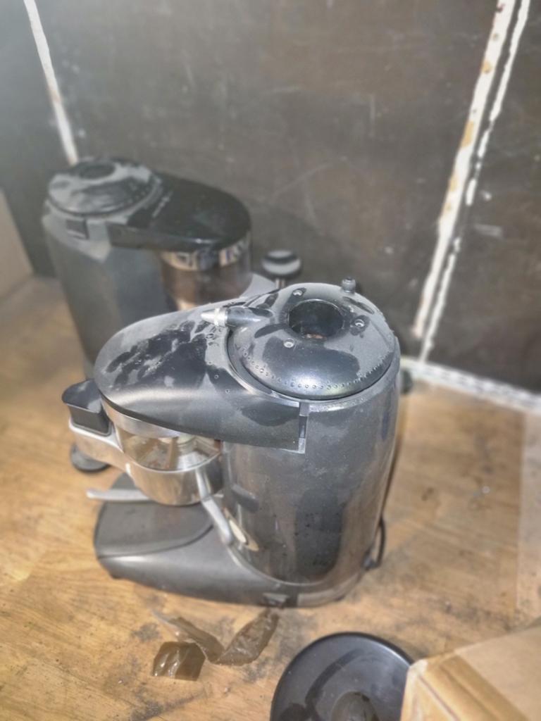 Koffiemolen twee stuk, Ophalen of Verzenden