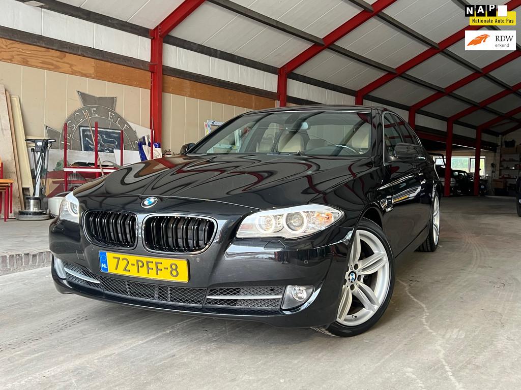BMW 5-serie 523i | Automaat + Cruise + Clima + Trekhaak Nu, Euro 5, Gebruikt, Beige, 2000 kg
