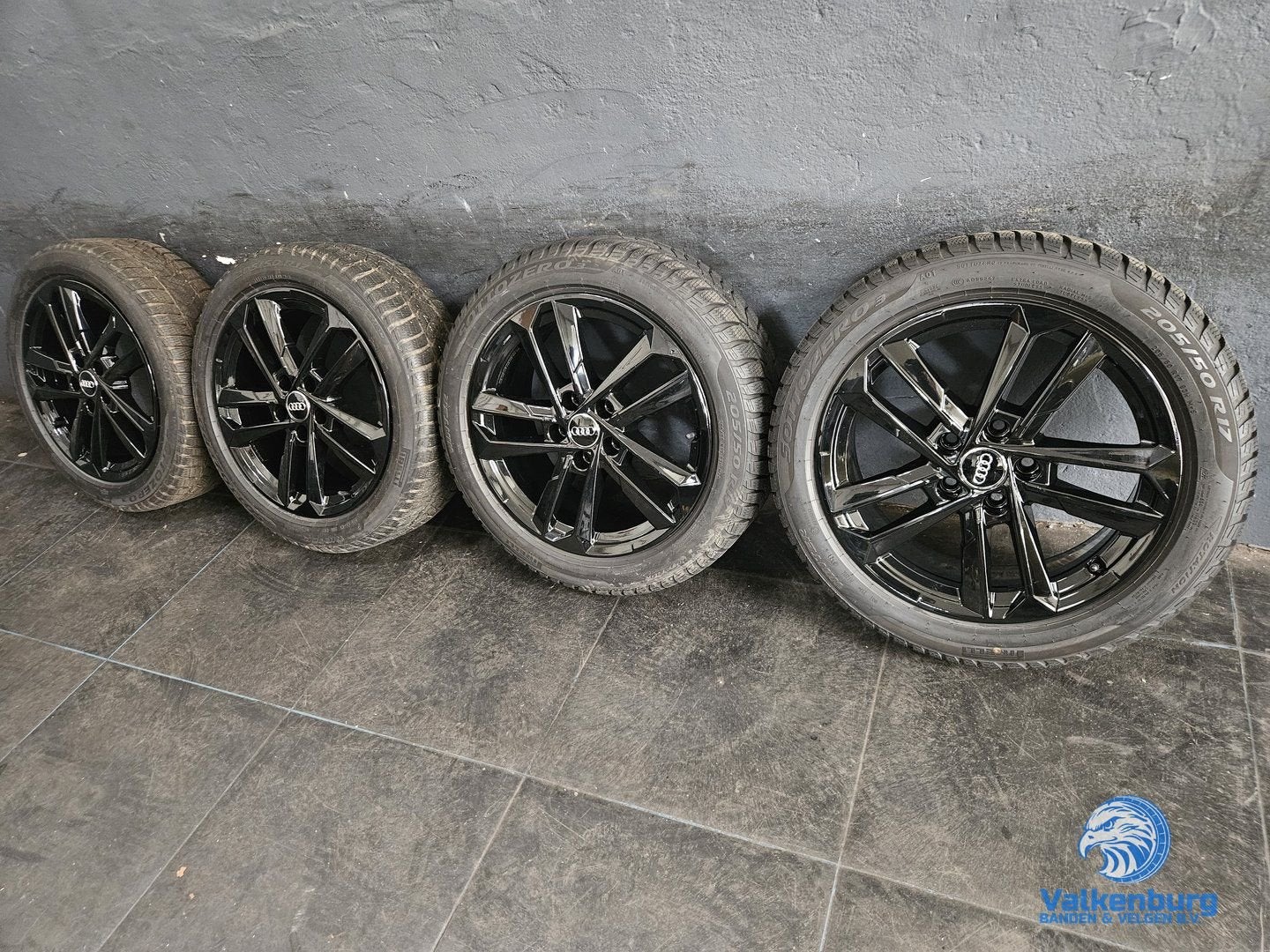 8mm! Originele Audi A3 8Y 17 inch zwarte velgen 5x112 winter