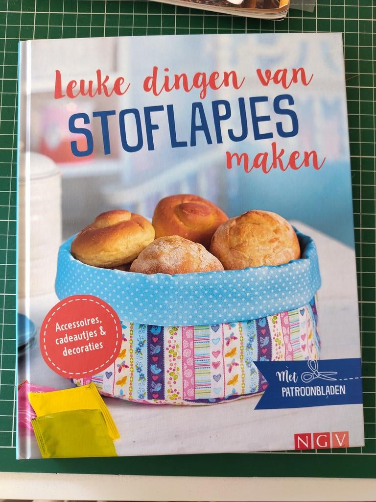 Leuke dingen van stoflapjes maken - Knutselboek, Ophalen of Verzenden, Zo goed als nieuw