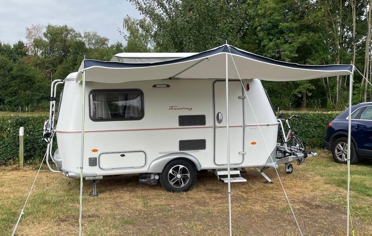 Eriba Triton 420 uit 2020 met voortent - Klaar voor vertrek!, Standaardzit, 750 - 1000 kg, Particulier, 5 tot 6 meter