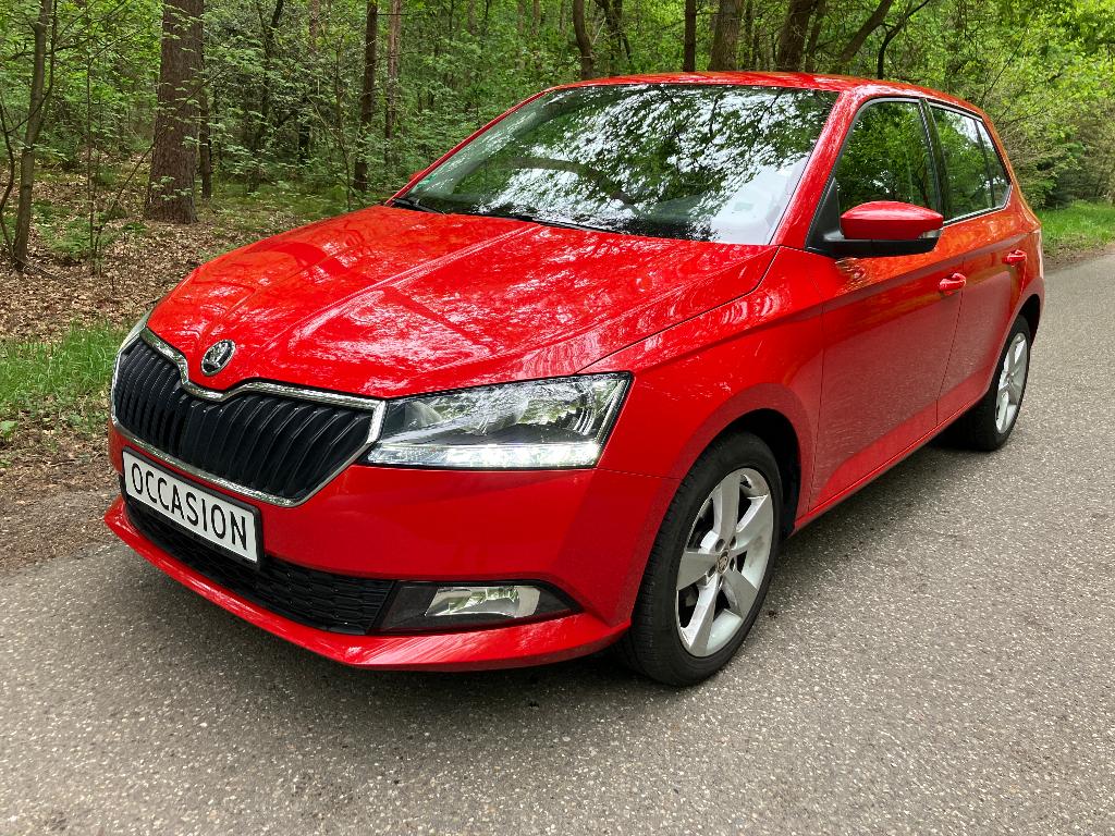 2019 Airco Stoelverwarming Carplay USB Bluetooth LED, Voorwielaandrijving, Stof, Zwart, 540 kg