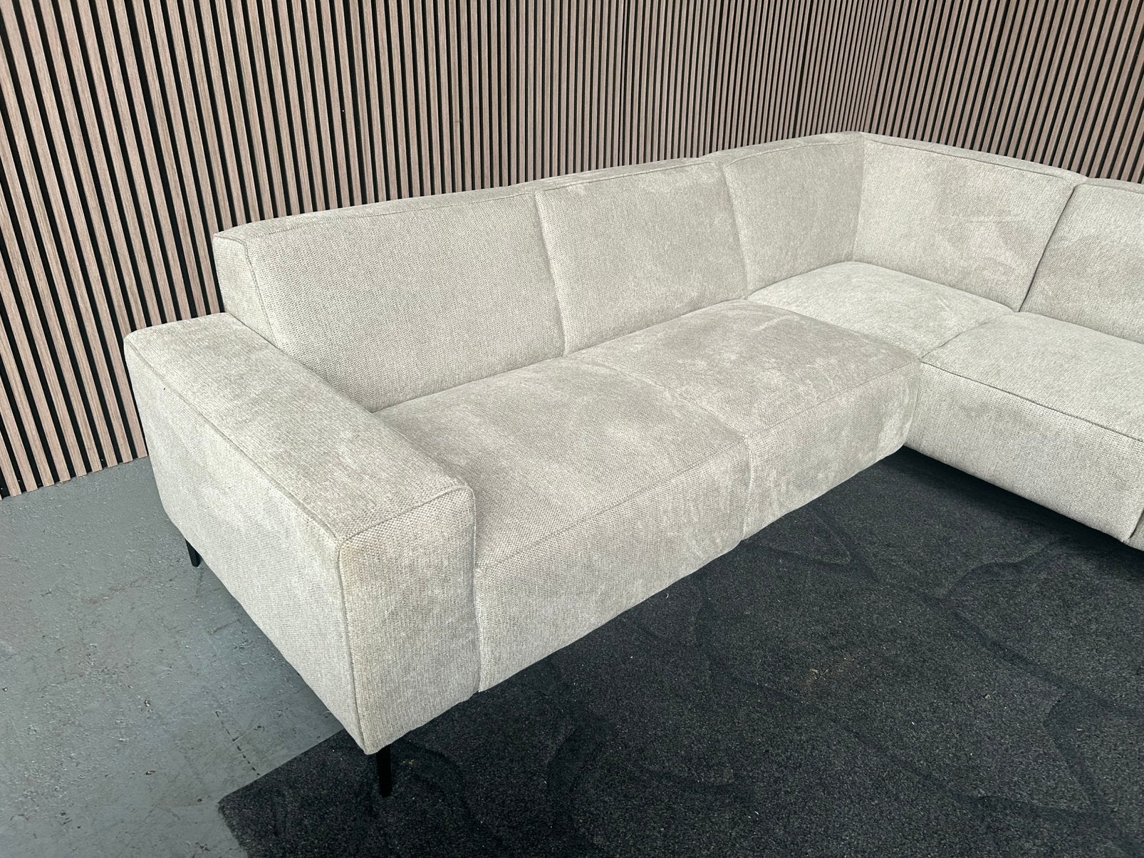 GRATIS LEVERING Hoekbank Beige 260X200 SHOWROOMMODEL, 250 tot 300 cm, Beige showroom model nieuw, Hoekbank, Nieuw