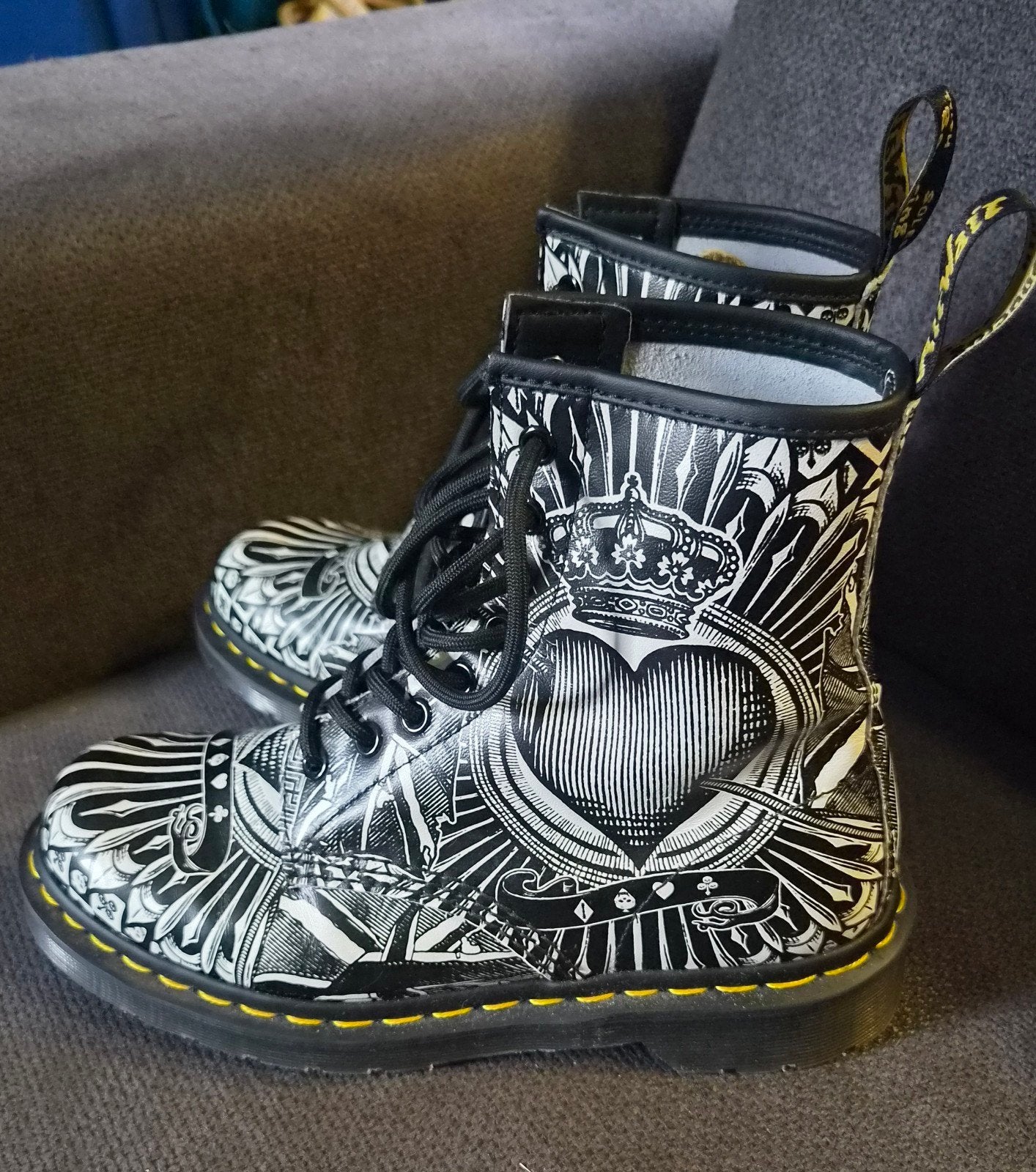 Dr. Martens Limited Edition, Ophalen of Verzenden, Zo goed als nieuw, Zwart