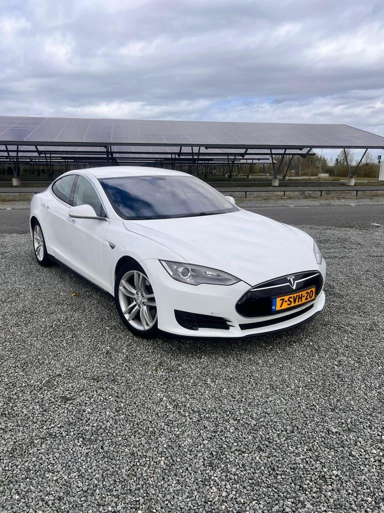Tesla Model S 2013 Wit battery 92%, Auto's, Tesla, Achterwielaandrijving, Zwart, Model S, Leder en Stof