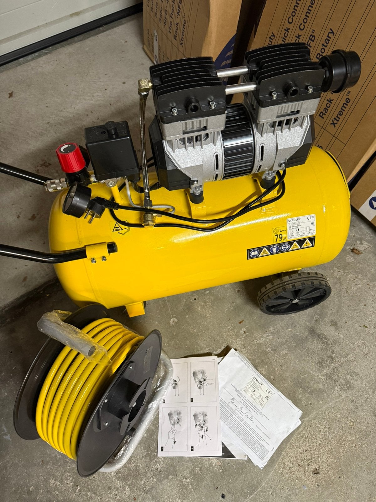 Nieuwe Stanley compressor, Doe-het-zelf en Verbouw, Compressors, Ophalen, 6 tot 10 bar, Nieuw, Minder dan 200 liter/min