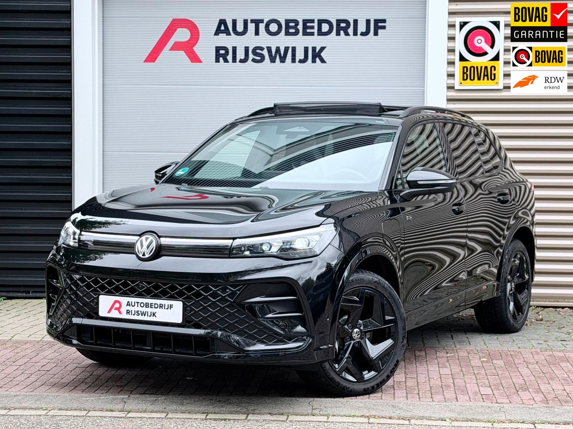 Volkswagen Tiguan 1.5 eHybrid R-Line Pano/360/Massage, Auto's, 4 cilinders, Alcantara, Zwart, Origineel Nederlands