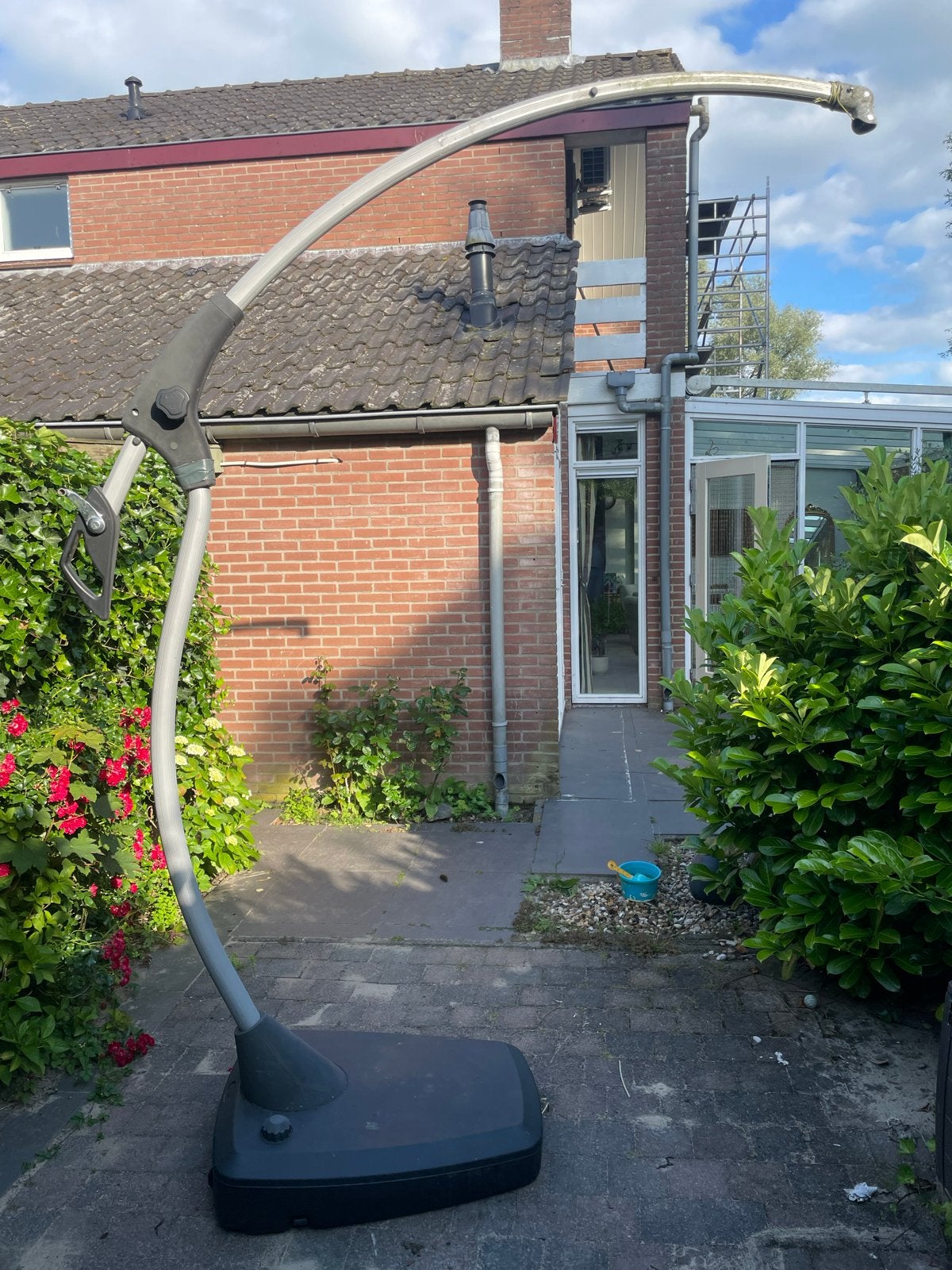 Zweefparasol met voet - Gebruikt, Tuin en Terras, Parasols, Ophalen, 2 tot 3 meter, Zweefparasol, Verstelbaar