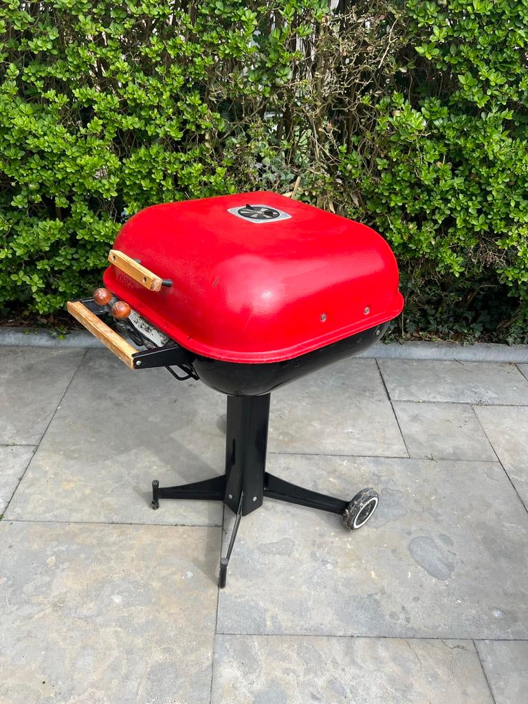 Houtskoolbarbecue Gebruikt, Ophalen, Gebruikt