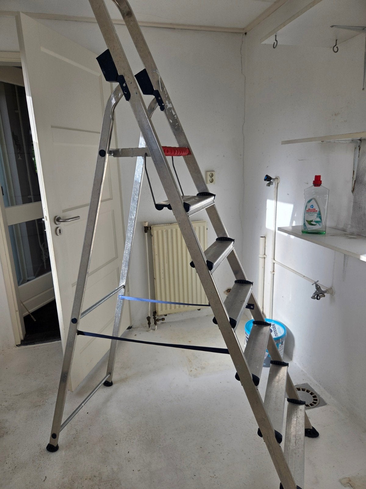 Stevige aluminium trap Altrex 7 treden, Doe-het-zelf en Verbouw, Ophalen, Gebruikt, Trap, Opvouwbaar of Inschuifbaar