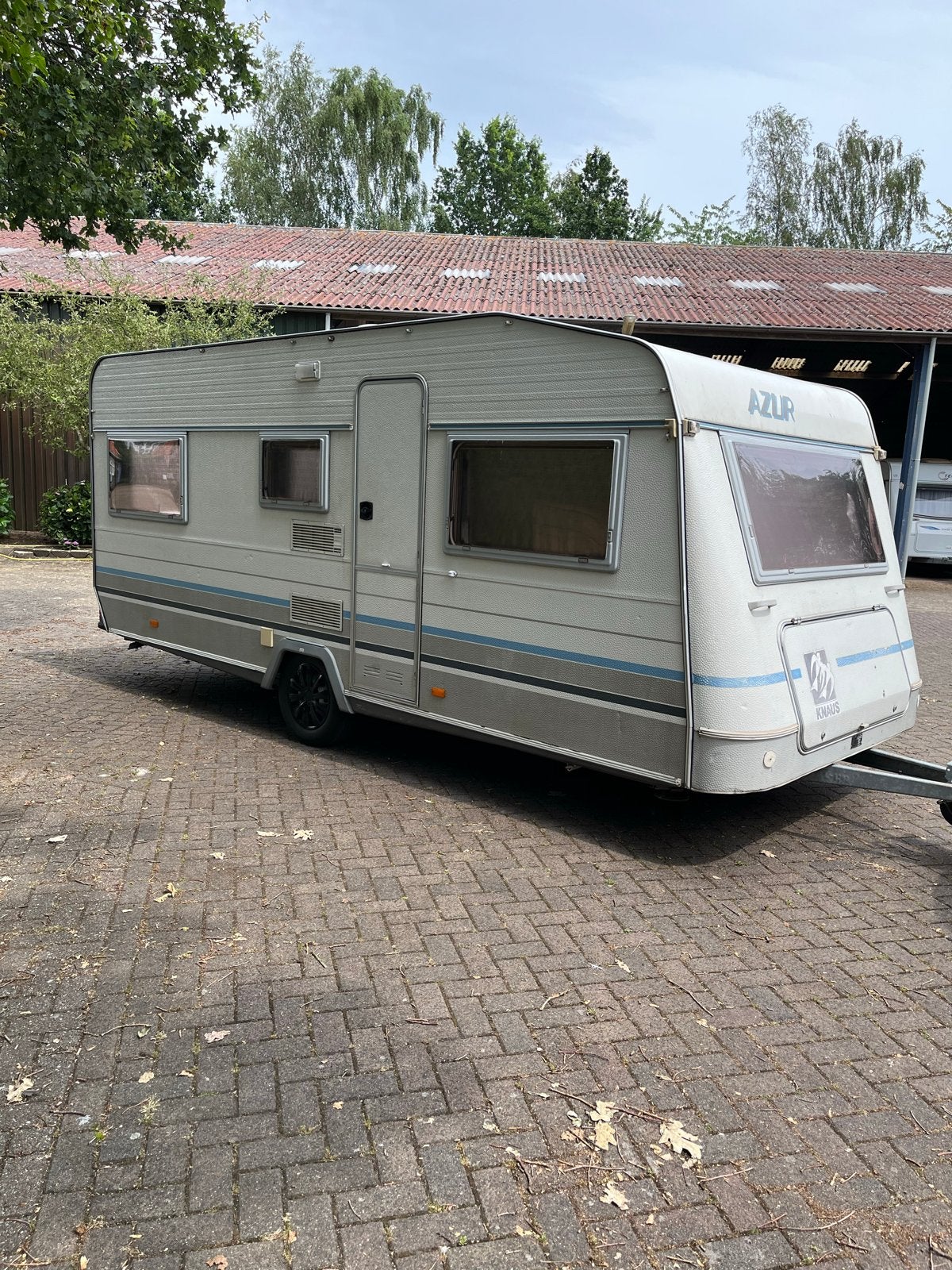 Knaus Azur 495: Enkele bedden caravan met voortent, Rondzit, Particulier, 4 tot 5 meter, Knaus