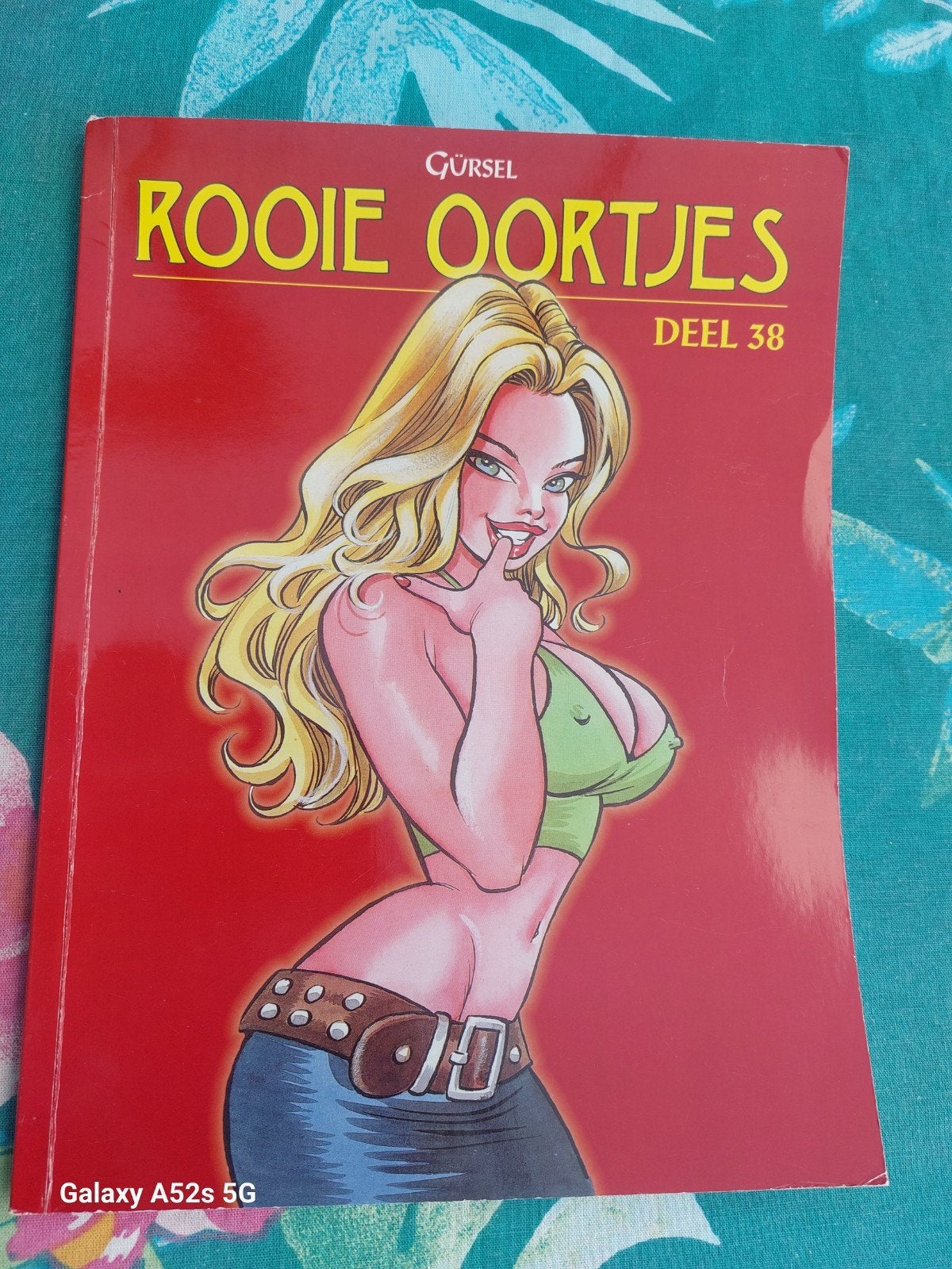 Stripboek voor volwassenen.  Rooie oortjes deel 38, Gelezen, Eén stripboek, Ophalen of Verzenden, Gürsel