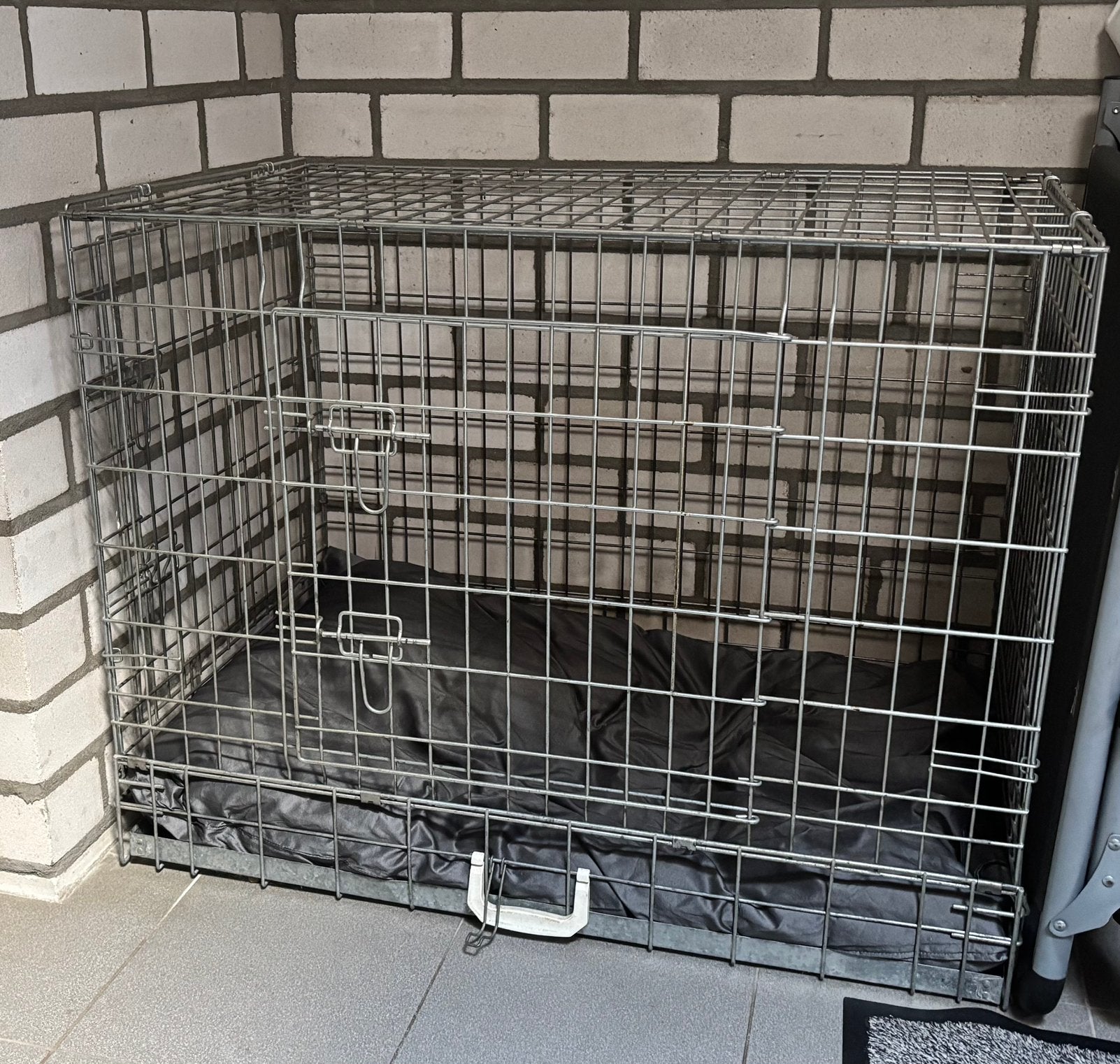 Grote bench en orthopedisch honden kussen, Ophalen, Gebruikt, 75 tot 110 cm, 65 tot 100 cm