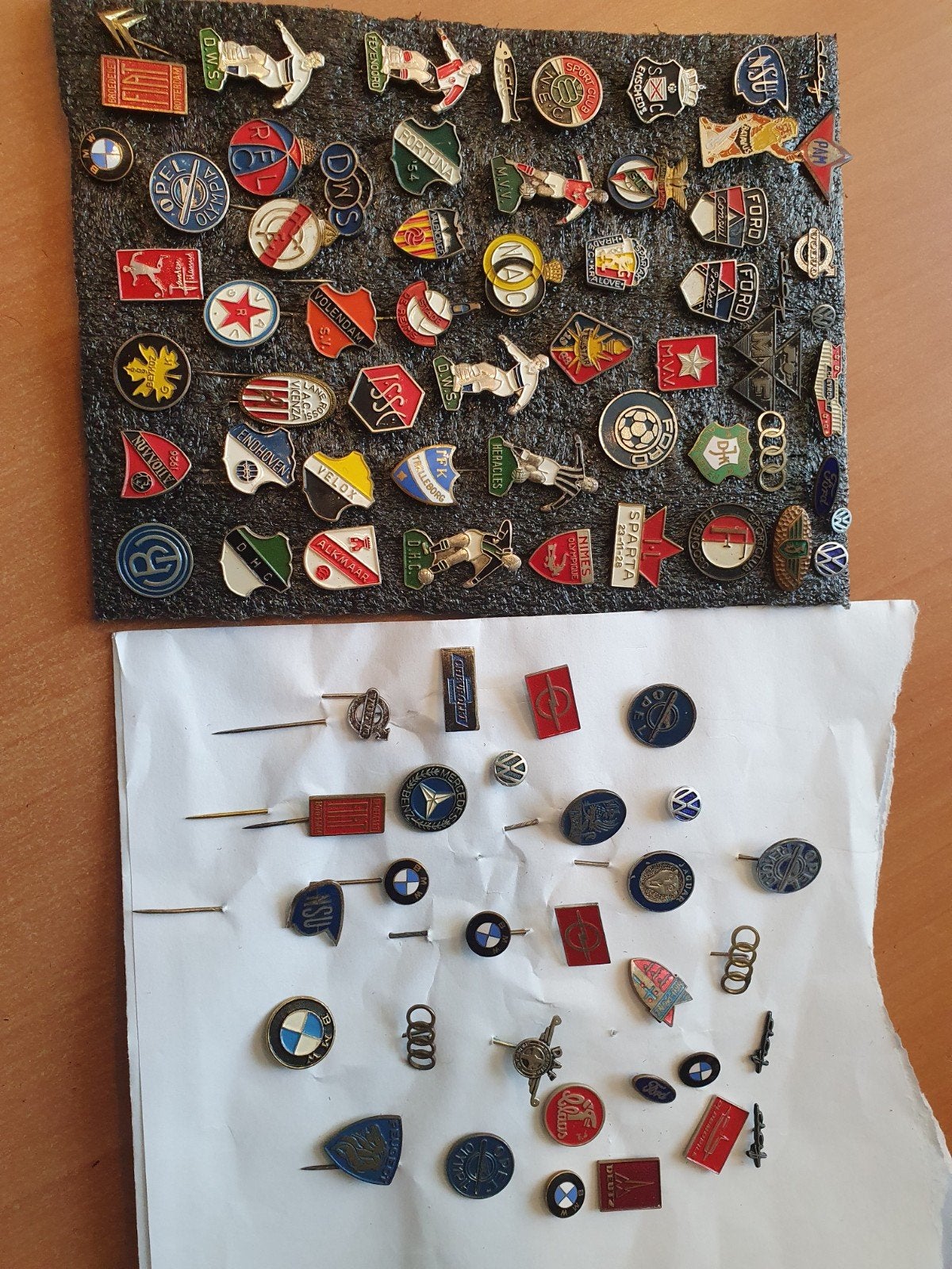 Dik 80 oude speldjes auto en voetbal, Ophalen of Verzenden, Gebruikt, Sport