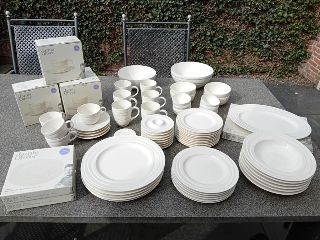 Prachtig Jamie Oliver Waves servies zelden tot niet gebruikt, Ophalen of Verzenden, Zo goed als nieuw, Bord(en), Overige stijlen