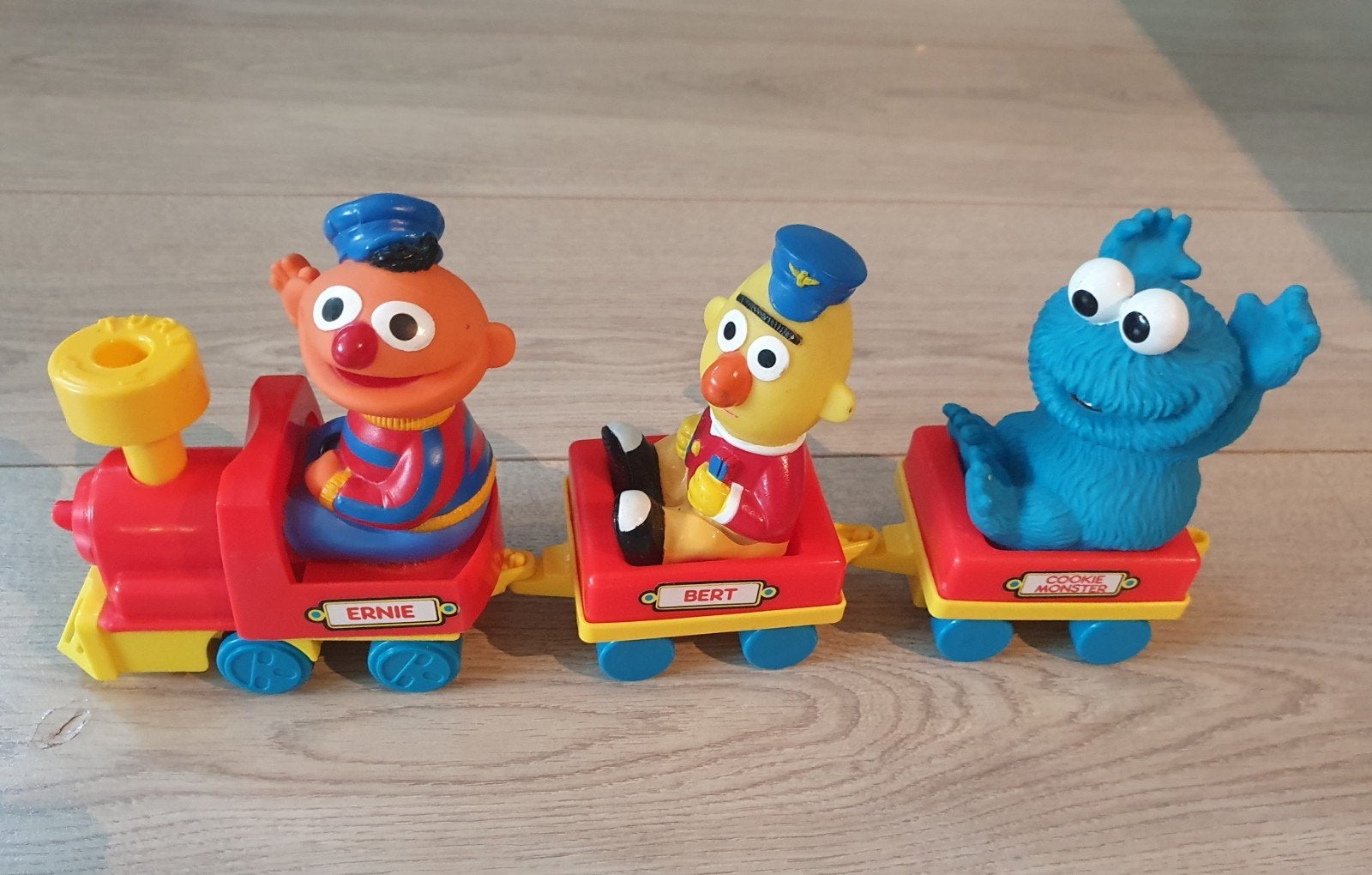 Sesamstraat Trein met Ernie, Bert en Koekiemonster, Ophalen of Verzenden, Gebruikt