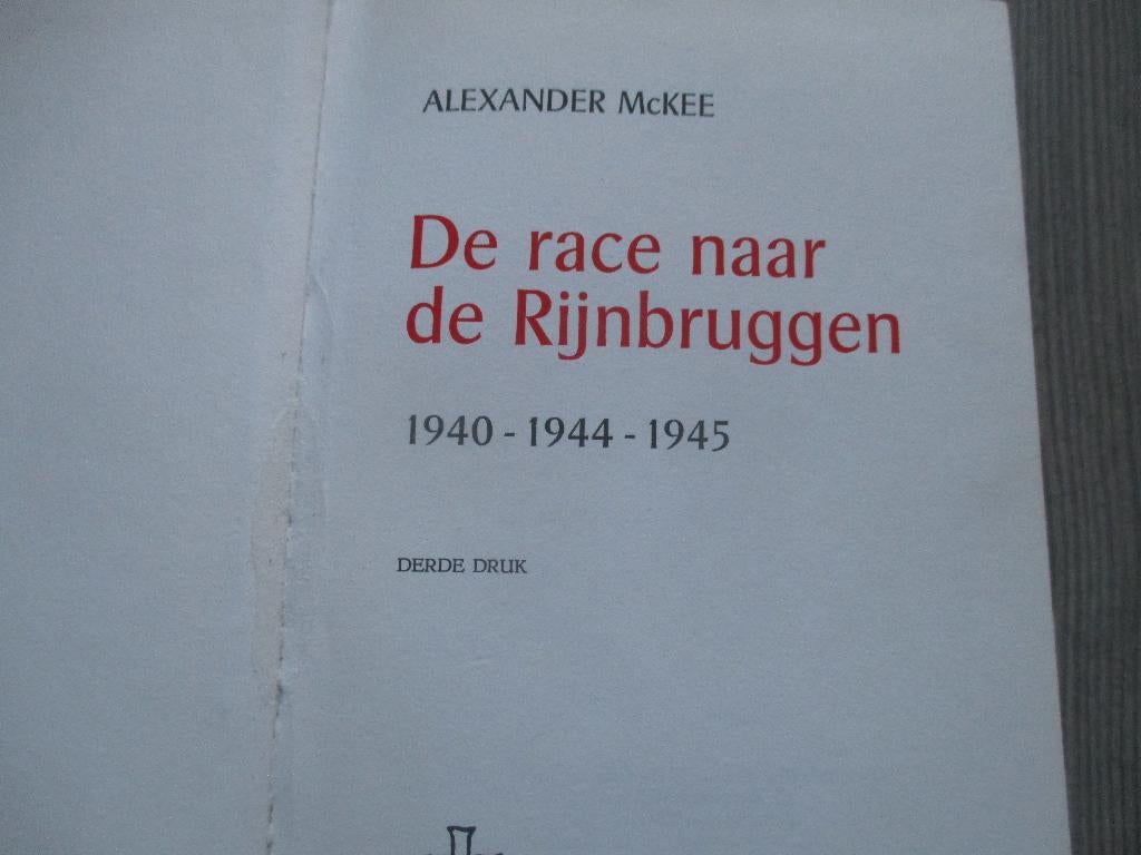 De race naar de Rijnbruggen., Ophalen of Verzenden, Tweede Wereldoorlog, Gelezen, Overige onderwerpen
