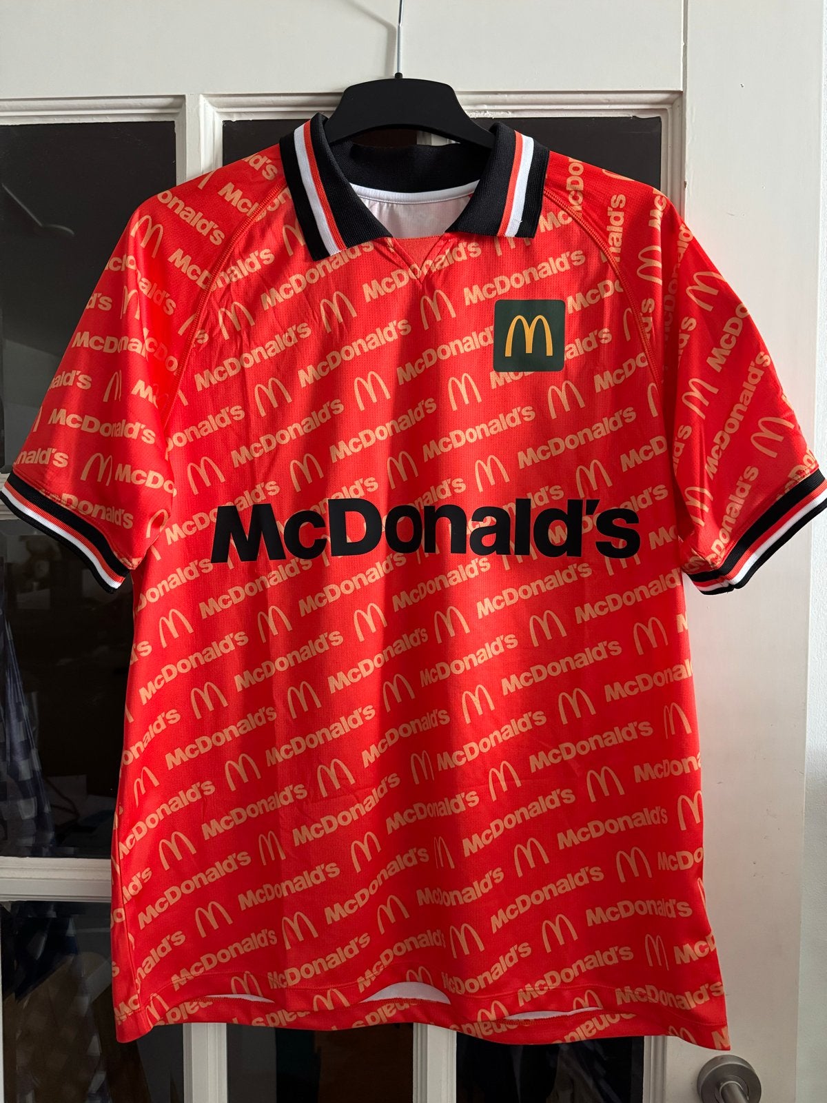 Uniek WK McDonald's shirt - Collectors item, Ophalen of Verzenden, Zo goed als nieuw, Maat 52/54 (L), Rood