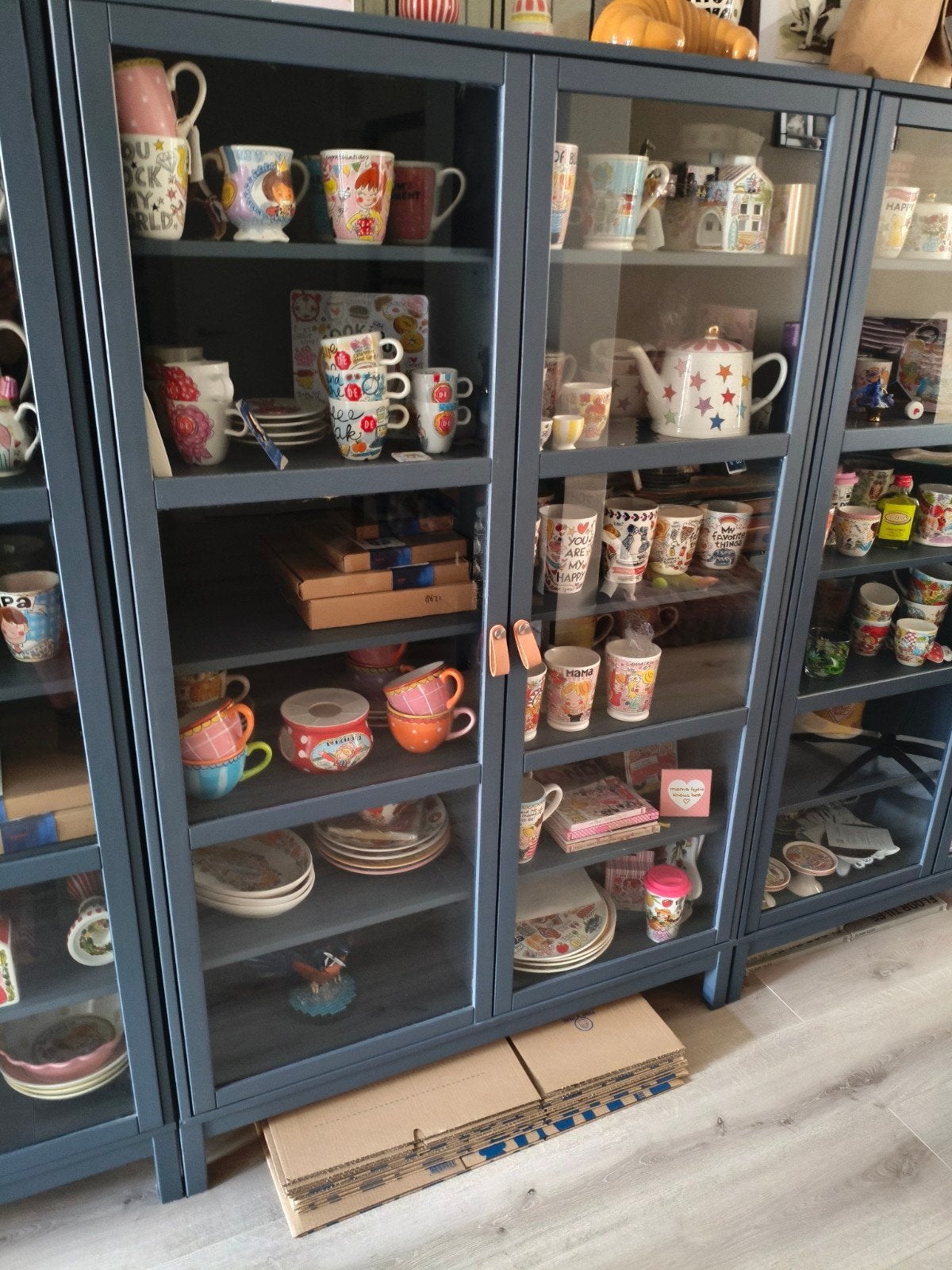 Ikea Linnarp vitrinekasten te koop., Ophalen, Zo goed als nieuw, 25 tot 50 cm