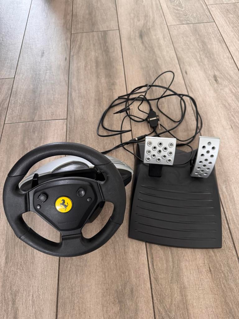 Thrustmaster Ferrari stuur met pedalen, Spelcomputers en Games, Ophalen, Gebruikt, 1 speler, Racen en Vliegen