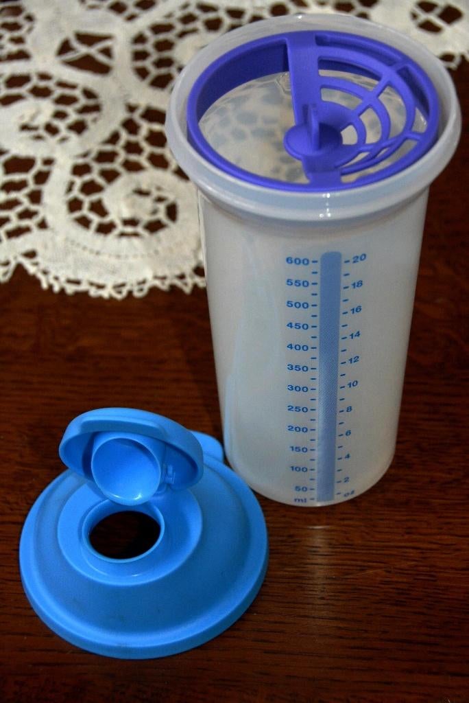 Tupperware quick-shaker en ruimtespaarder bus, Huis en Inrichting, Keuken | Tupperware, Ophalen of Verzenden, Gebruikt, Overige typen