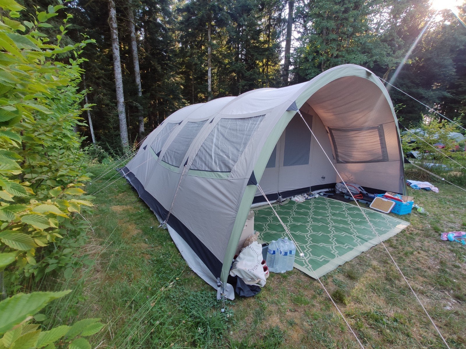 Vrijbuiter Tannon 460 tunneltent - Ruime gezinstent, Caravans en Kamperen, Ophalen, Zo goed als nieuw, Tot en met 6