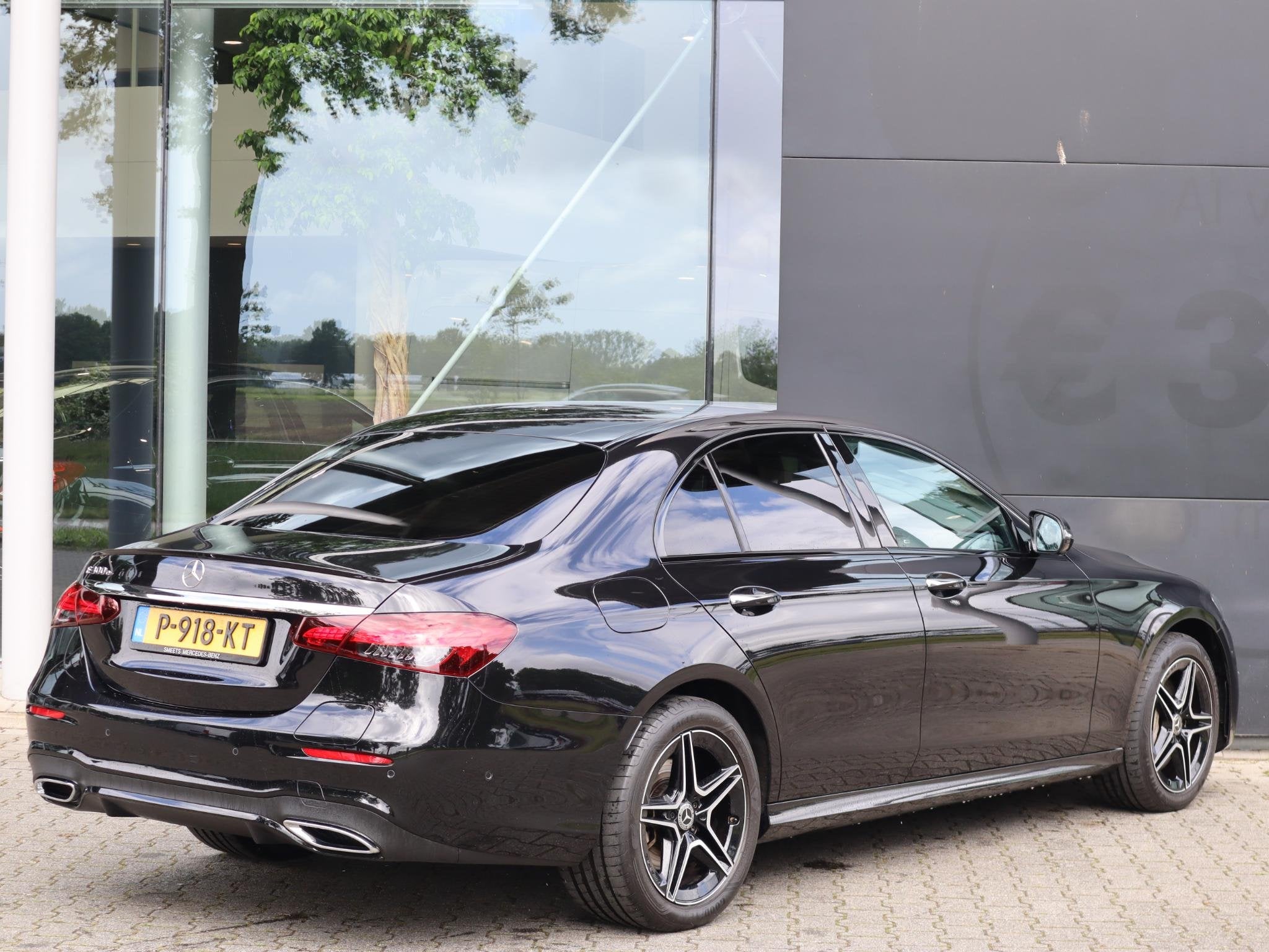 Mercedes-Benz E-klasse 300 e Business Solution AMG l Keyless, Auto's, Dealer onderhouden, Gebruikt, 4 cilinders, 320 pk