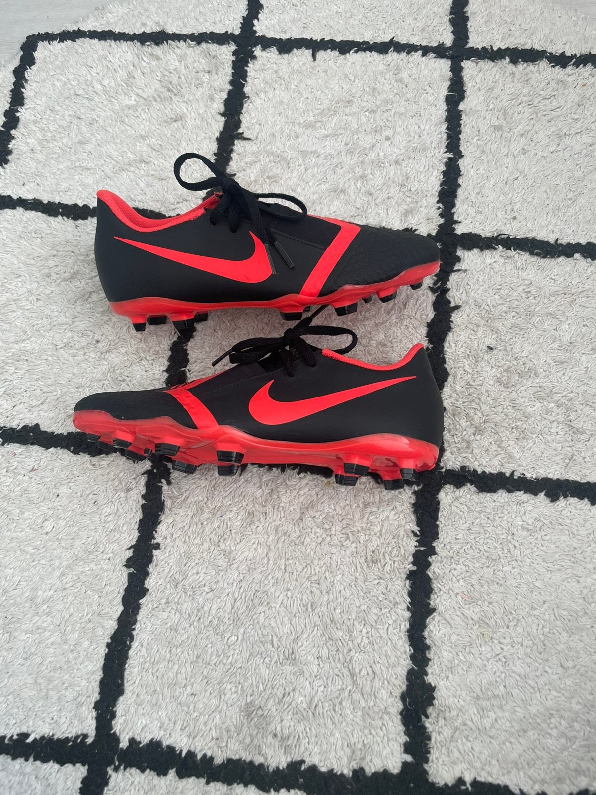 Nike Phantom Venom FG Voetbalschoenen Zwart/Rood - Maat 36, Ophalen of Verzenden, Nieuw, Schoenen