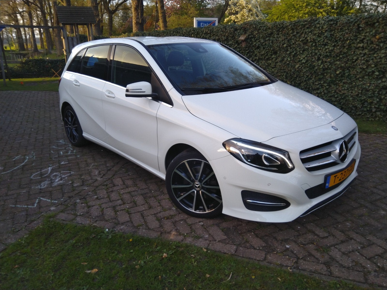 Mercedes-Benz B-Klasse 1.6 B180 2016 Polarwit, Auto's, Achterwielaandrijving, 4 cilinders, 1595 cc, 1200 kg