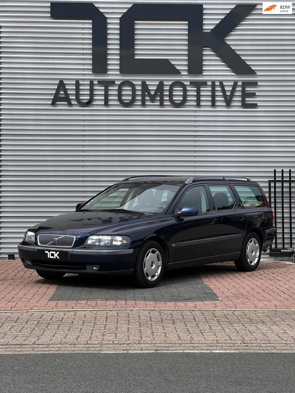 Volvo V70 2.4 Comfort Line AIRCO/CRUISE/TREKHAAK/5CILINDER, Voorwielaandrijving, Stof, Grijs, 500 kg