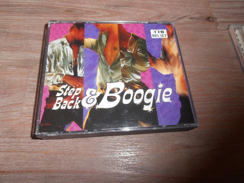 Step Back & Boogie 4 CD Box Set, Cd's en Dvd's, Cd's | Verzamelalbums, Zo goed als nieuw, Dance, Boxset, Ophalen of Verzenden