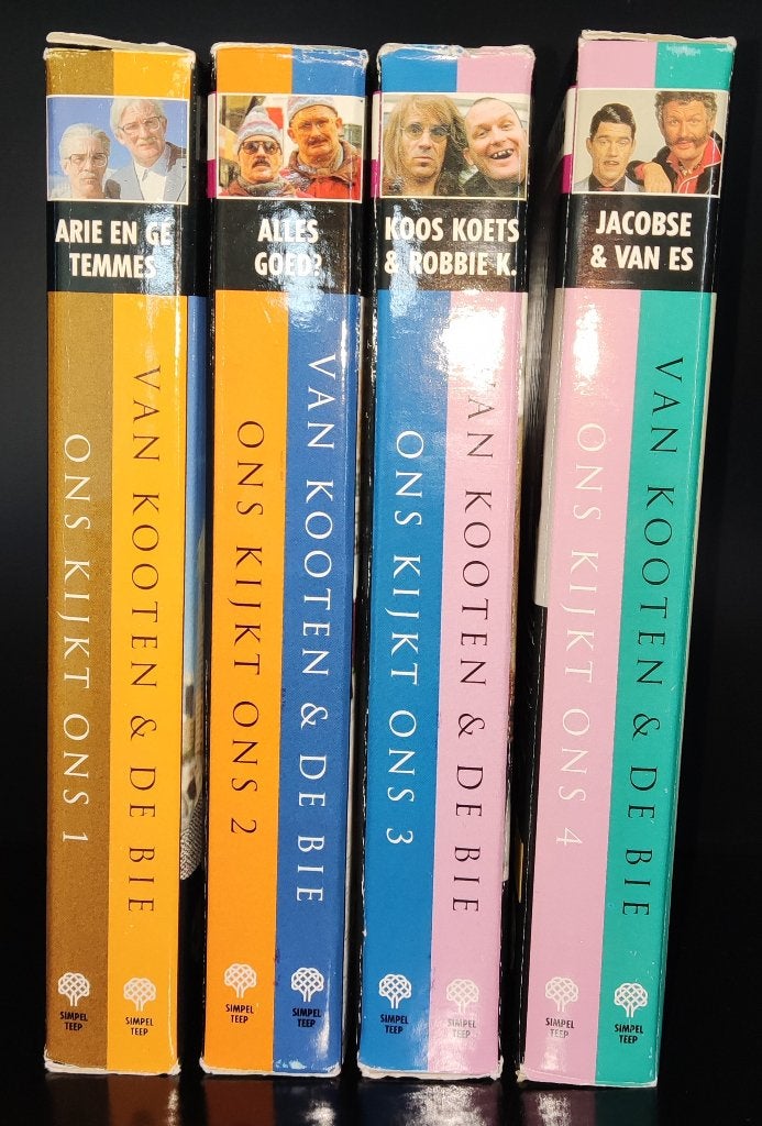 4 VHS banden Van Kooten & De Bie, Cd's en Dvd's, Alle leeftijden, Ophalen of Verzenden, Gebruikt, Komedie