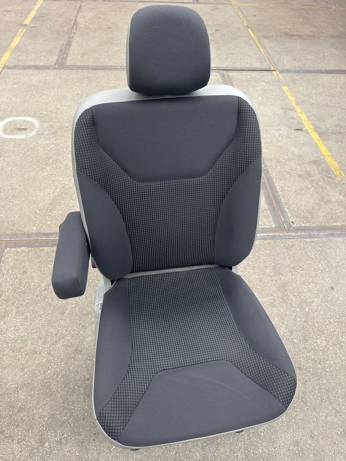 Opel Vivaro stoel met armleuning - Comfortabel en gebruikt, Ophalen of Verzenden, Gebruikt, Opel