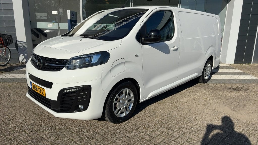 Opel Vivaro-e L3H1 Innov. 75 kWh (bj 2022), Auto's, Gebruikt, Zwart, Wit, Opel