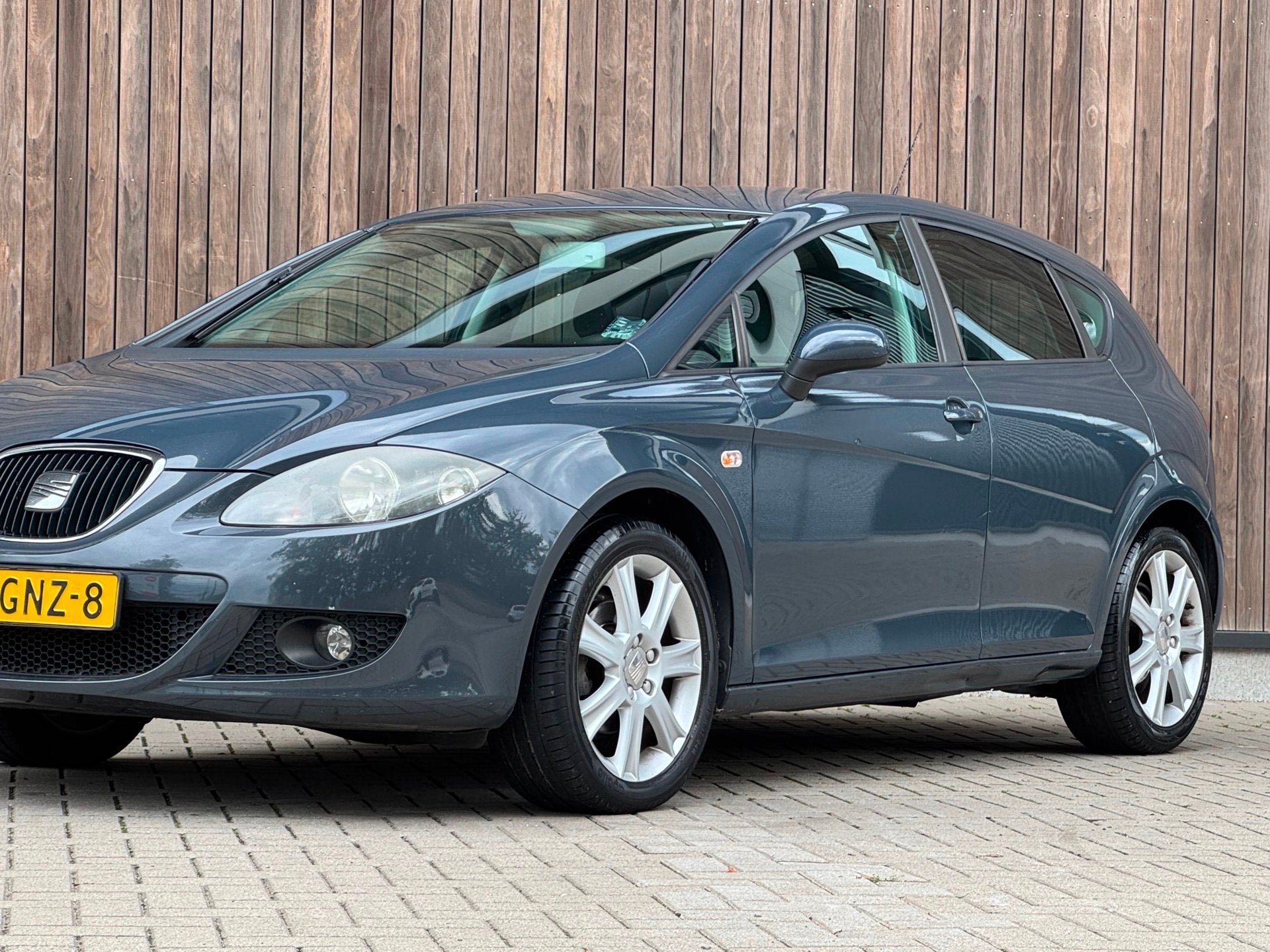 Seat Leon 1.6 25 Edition II, Stof, Gebruikt, Zwart, 4 cilinders