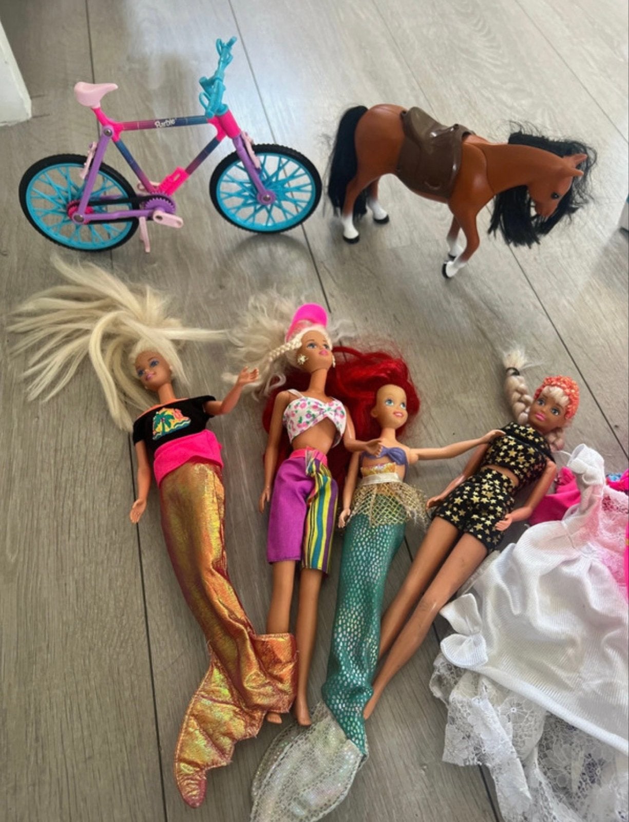 Barbie poppen, fiets, paard en veel accessoires, Ophalen of Verzenden, Gebruikt, Barbie