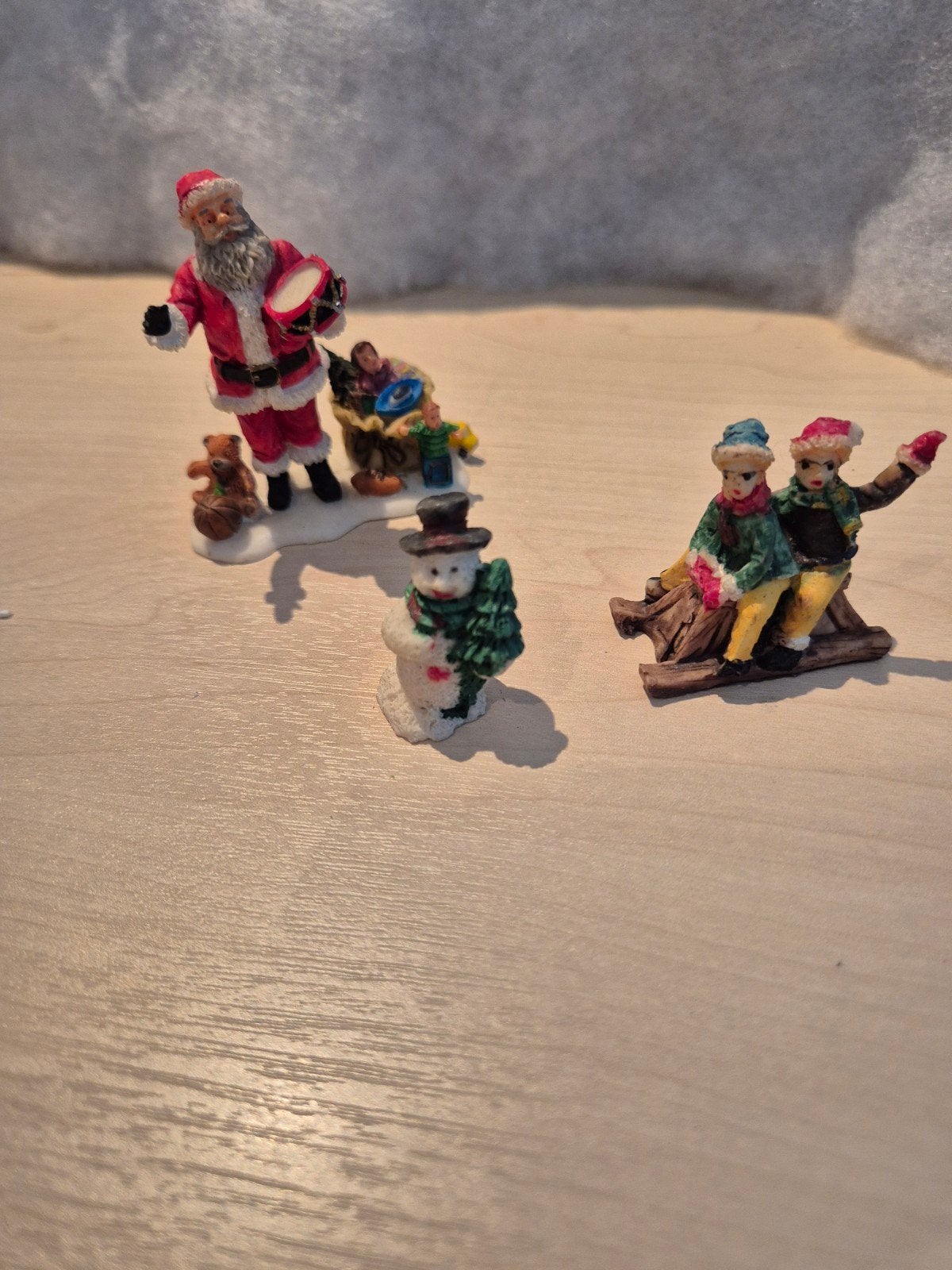 Kerst en sneeuwpret figuurtjes voor kerstdorp, Ophalen