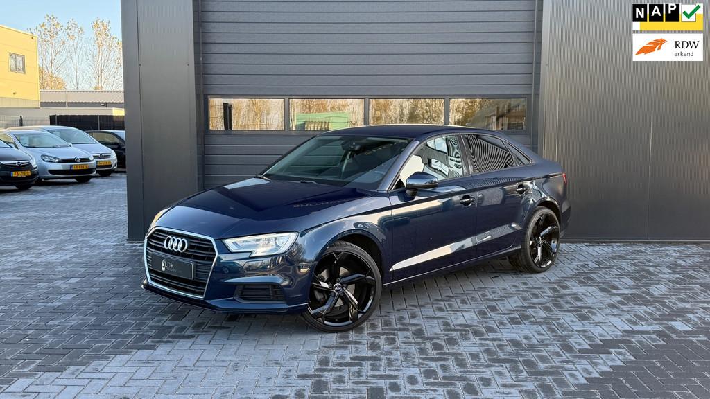 Audi A3 Limousine 30 TFSI Airco|Camera|NL auto, Auto's, Audi, Bedrijf, Te koop, A3, ABS, Airbags, Airconditioning, Bi-Xenon koplampen